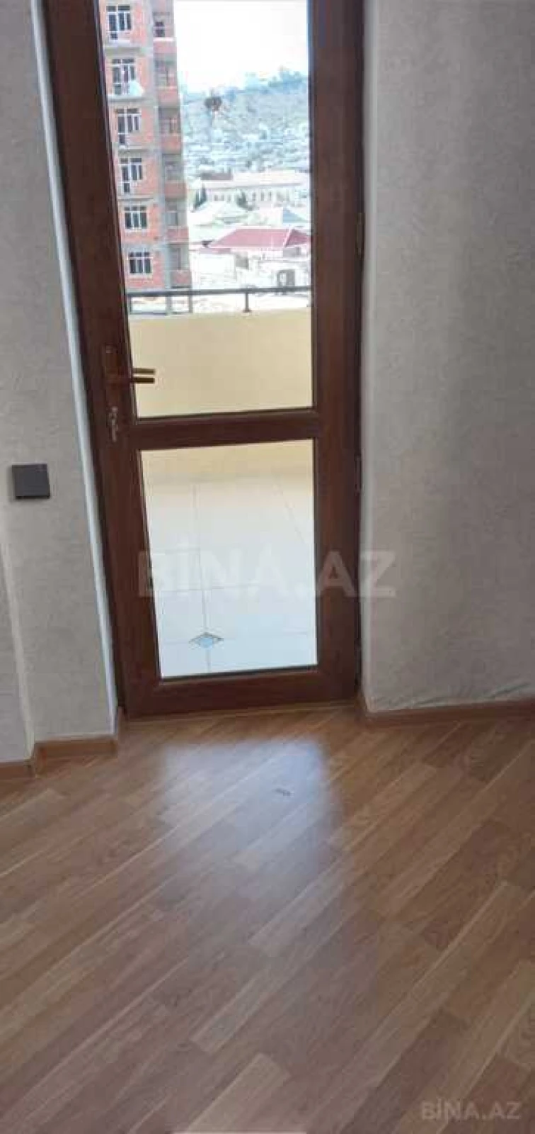 Satılır 3 otaqlı mənzil 140 m²