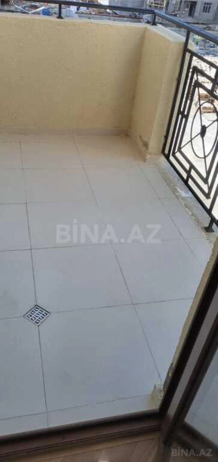 Satılır 3 otaqlı mənzil 140 m²