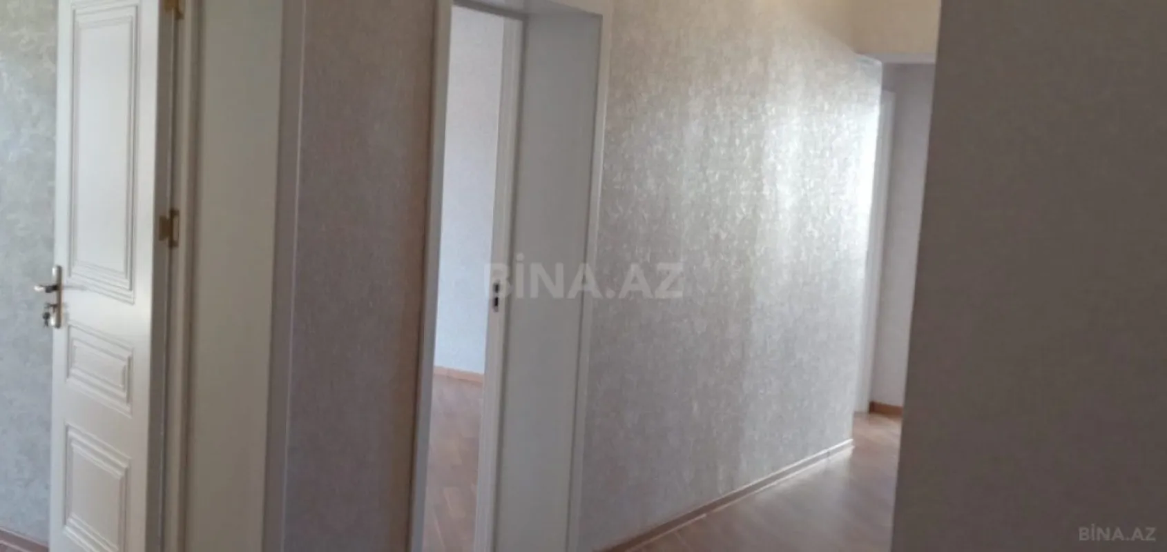 Satılır 3 otaqlı mənzil 140 m²