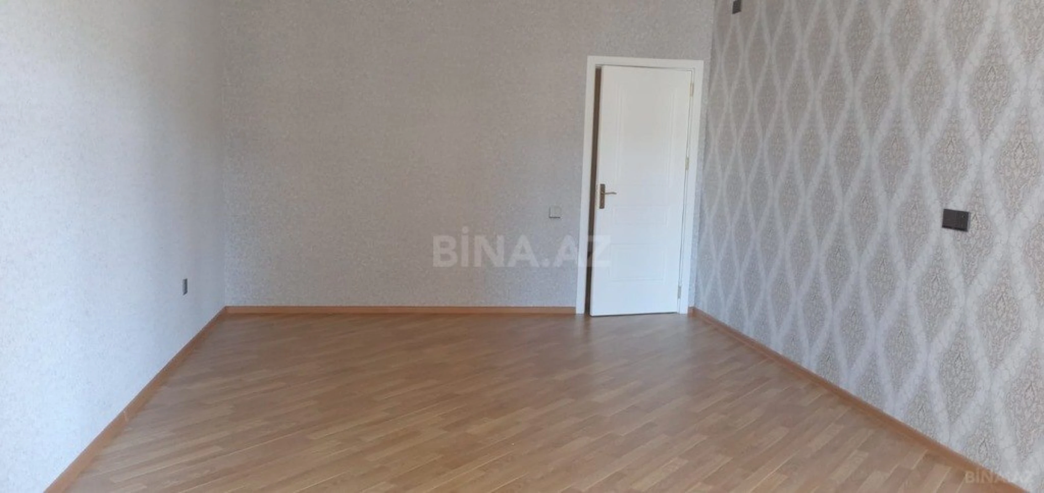 Satılır 3 otaqlı mənzil 140 m²