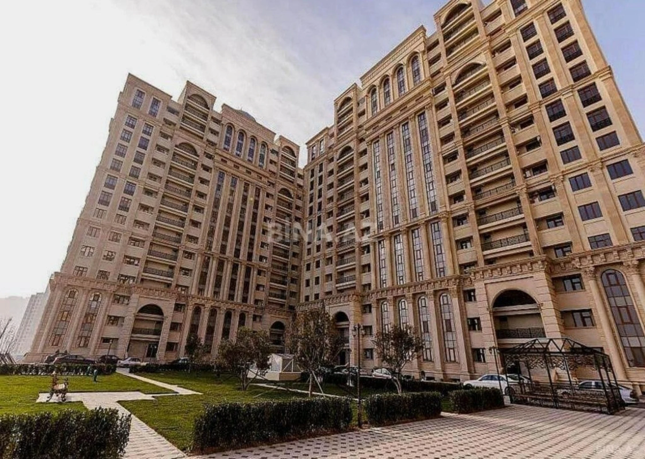 Satılır 3 otaqlı mənzil 140 m²