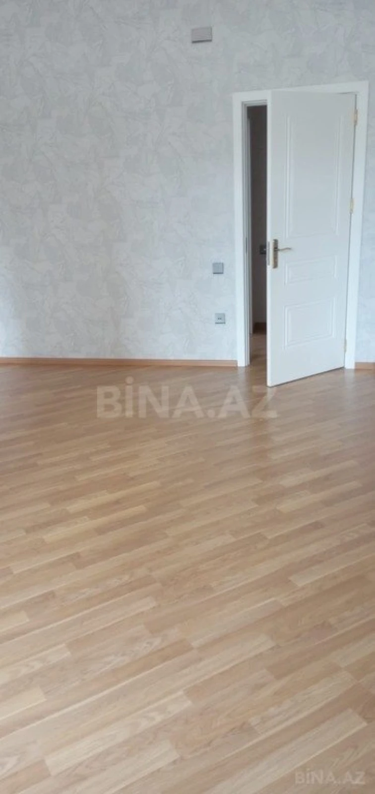 Satılır 3 otaqlı mənzil 140 m²