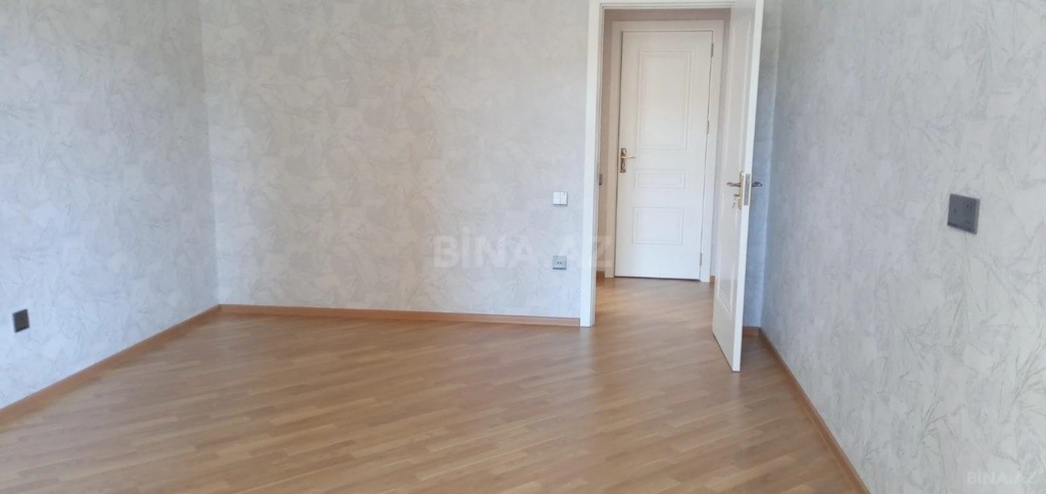 Satılır 3 otaqlı mənzil 140 m²