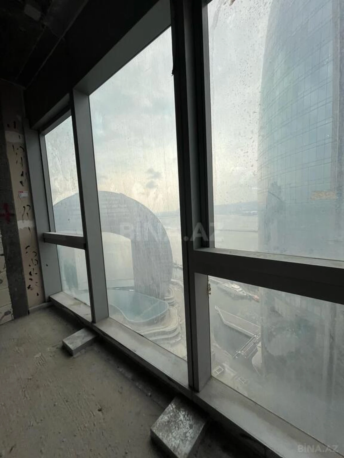 Satılır 2 otaqlı mənzil 89 m²