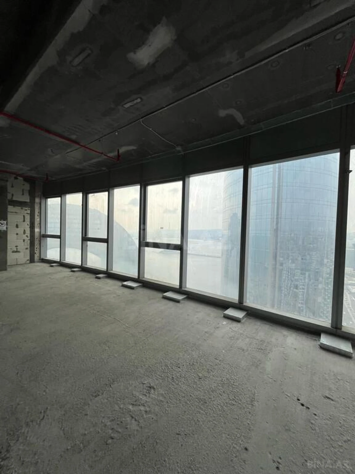 Satılır 2 otaqlı mənzil 89 m²