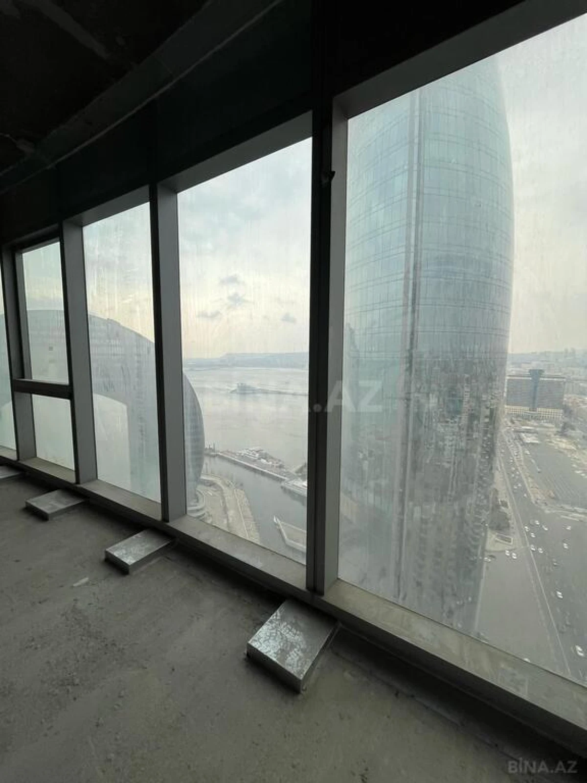 Satılır 2 otaqlı mənzil 89 m²