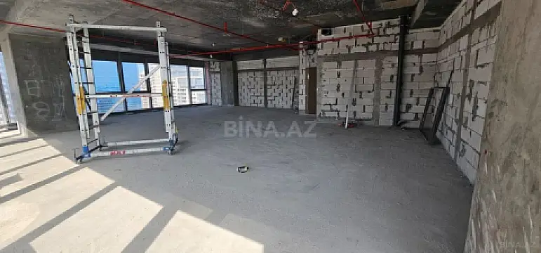 Satılır 3 otaqlı mənzil 172 m²