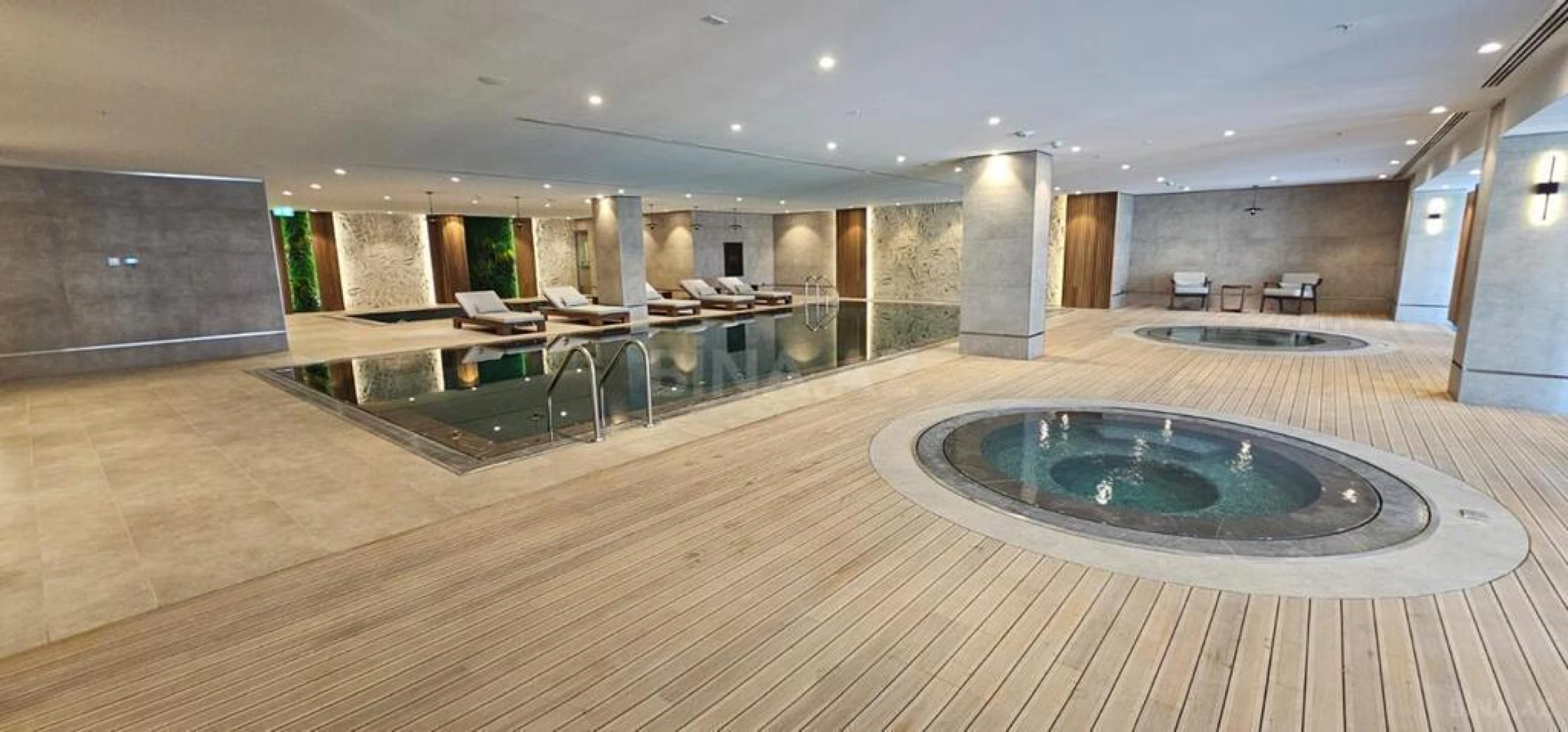 Satılır 3 otaqlı mənzil 172 m²