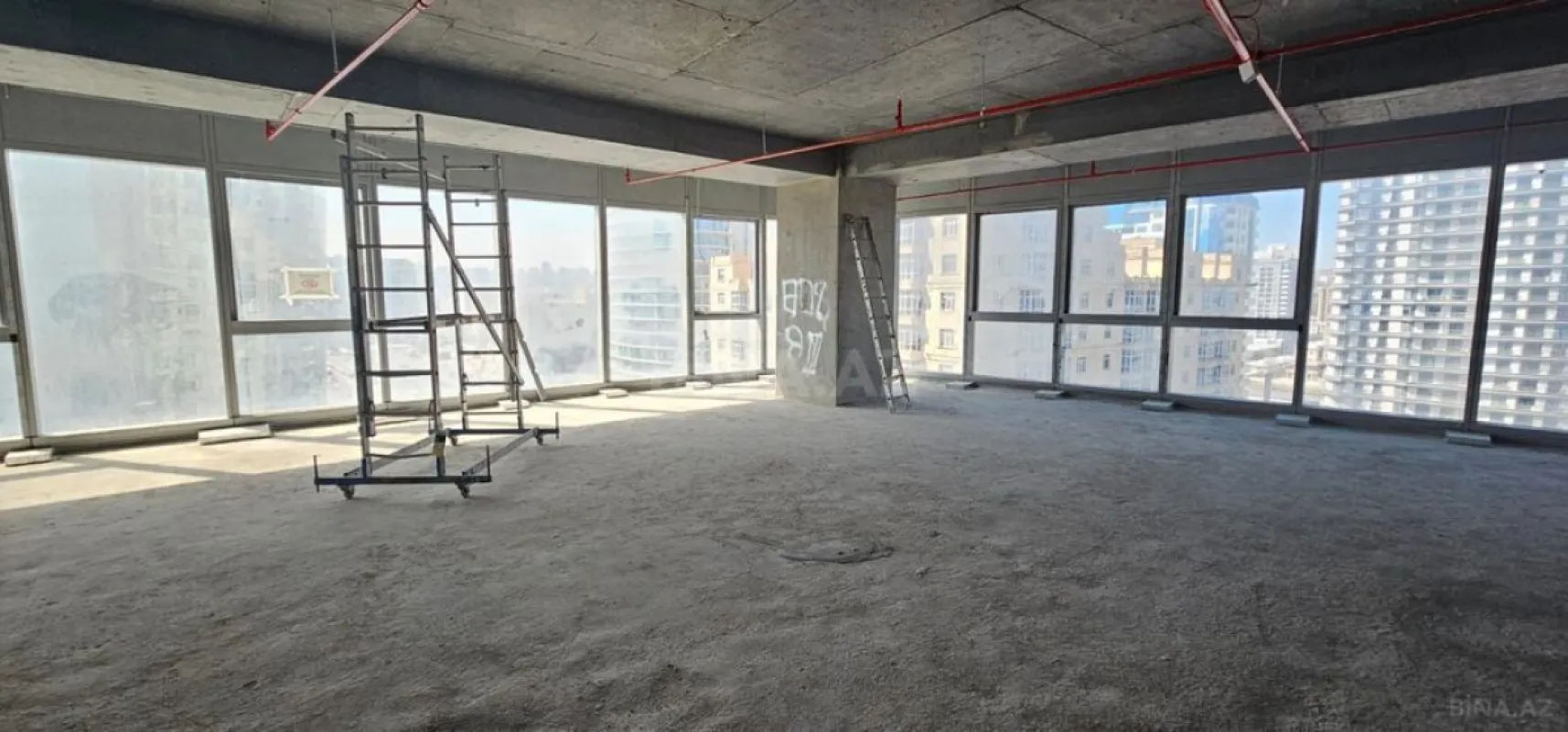 Satılır 3 otaqlı mənzil 172 m²