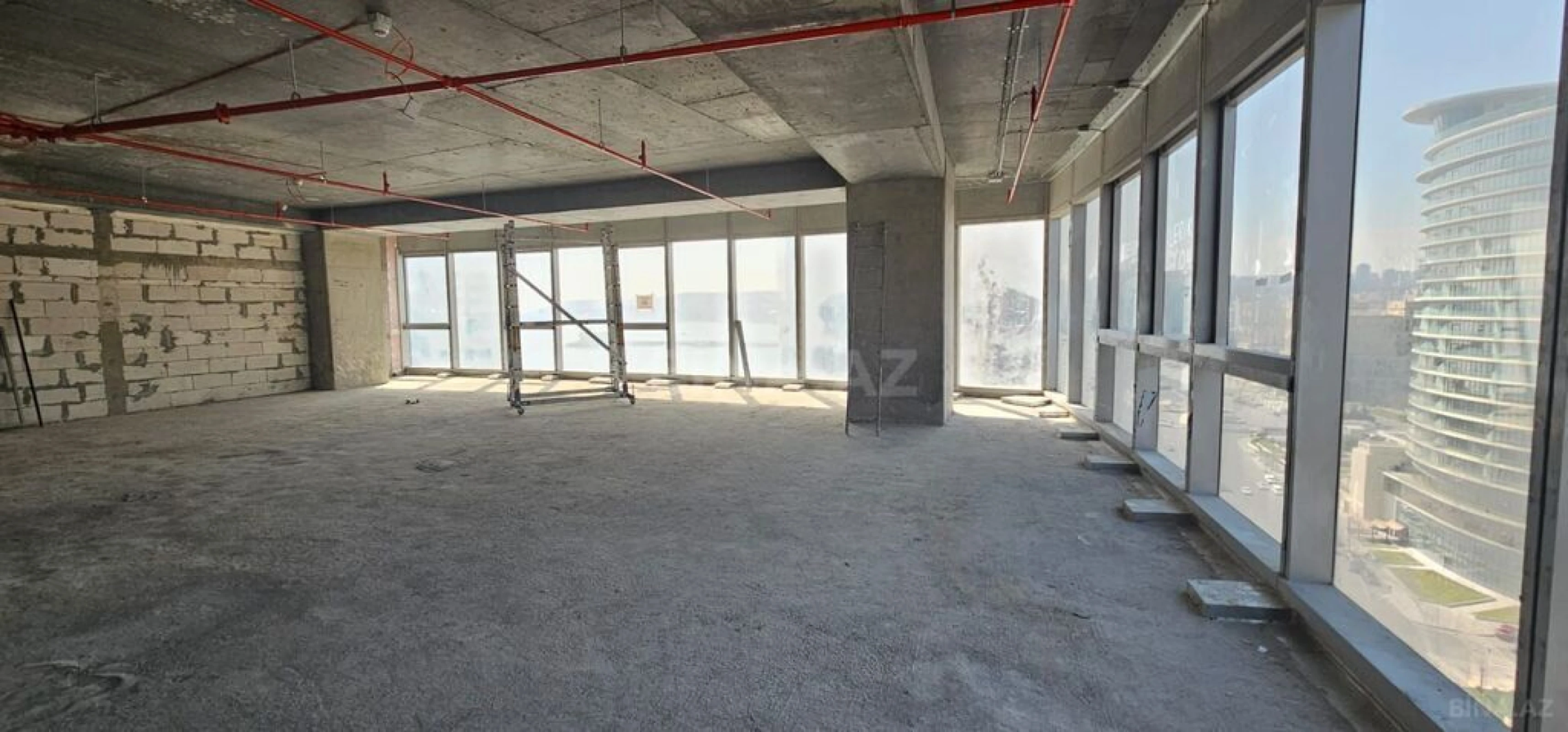 Satılır 3 otaqlı mənzil 172 m²