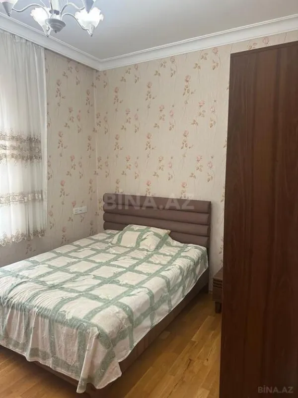 Satılır 8 otaqlı həyət evi 400 m²