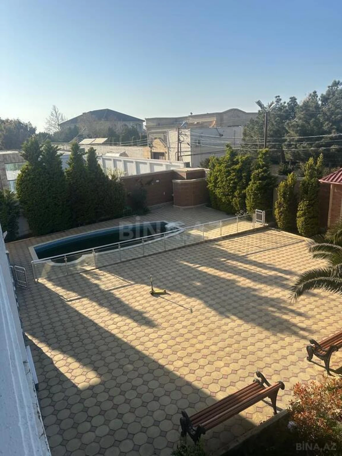 Satılır 8 otaqlı həyət evi 400 m²