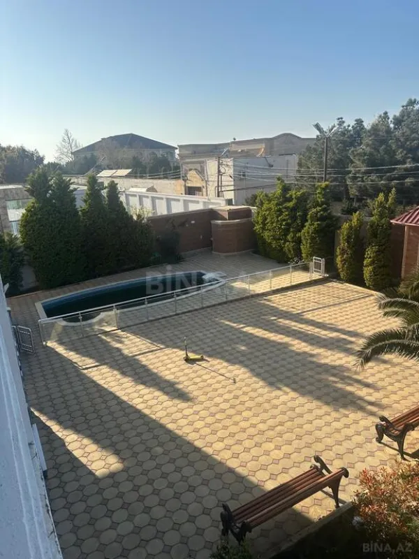 Satılır 8 otaqlı həyət evi 400 m²