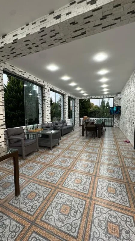 Satılır 8 otaqlı həyət evi 400 m²