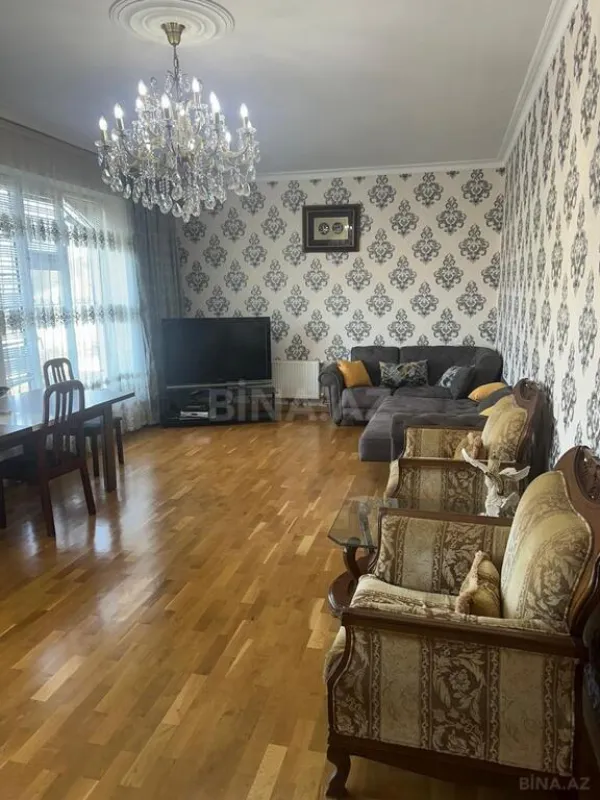 Satılır 8 otaqlı həyət evi 400 m²