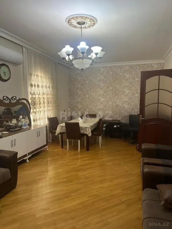 Satılır 8 otaqlı həyət evi 400 m²