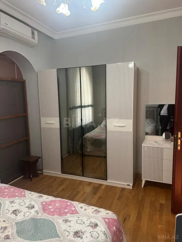 Satılır 8 otaqlı həyət evi 400 m²
