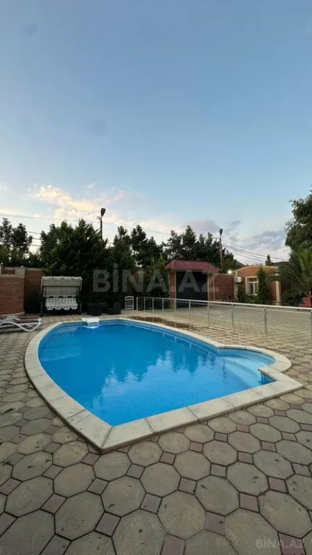 Satılır 8 otaqlı həyət evi 400 m²