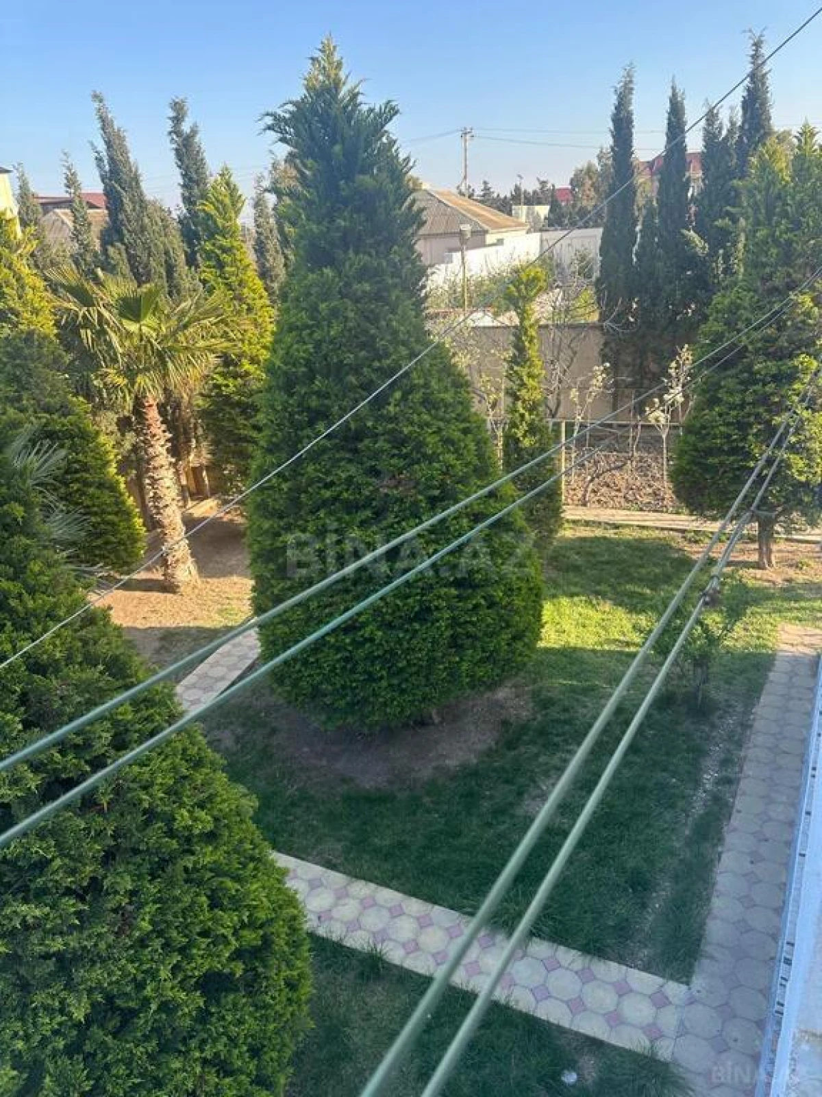 Satılır 8 otaqlı həyət evi 400 m²