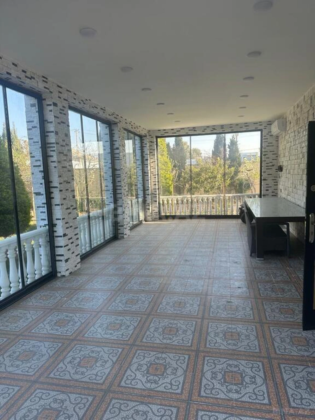 Satılır 8 otaqlı həyət evi 400 m²