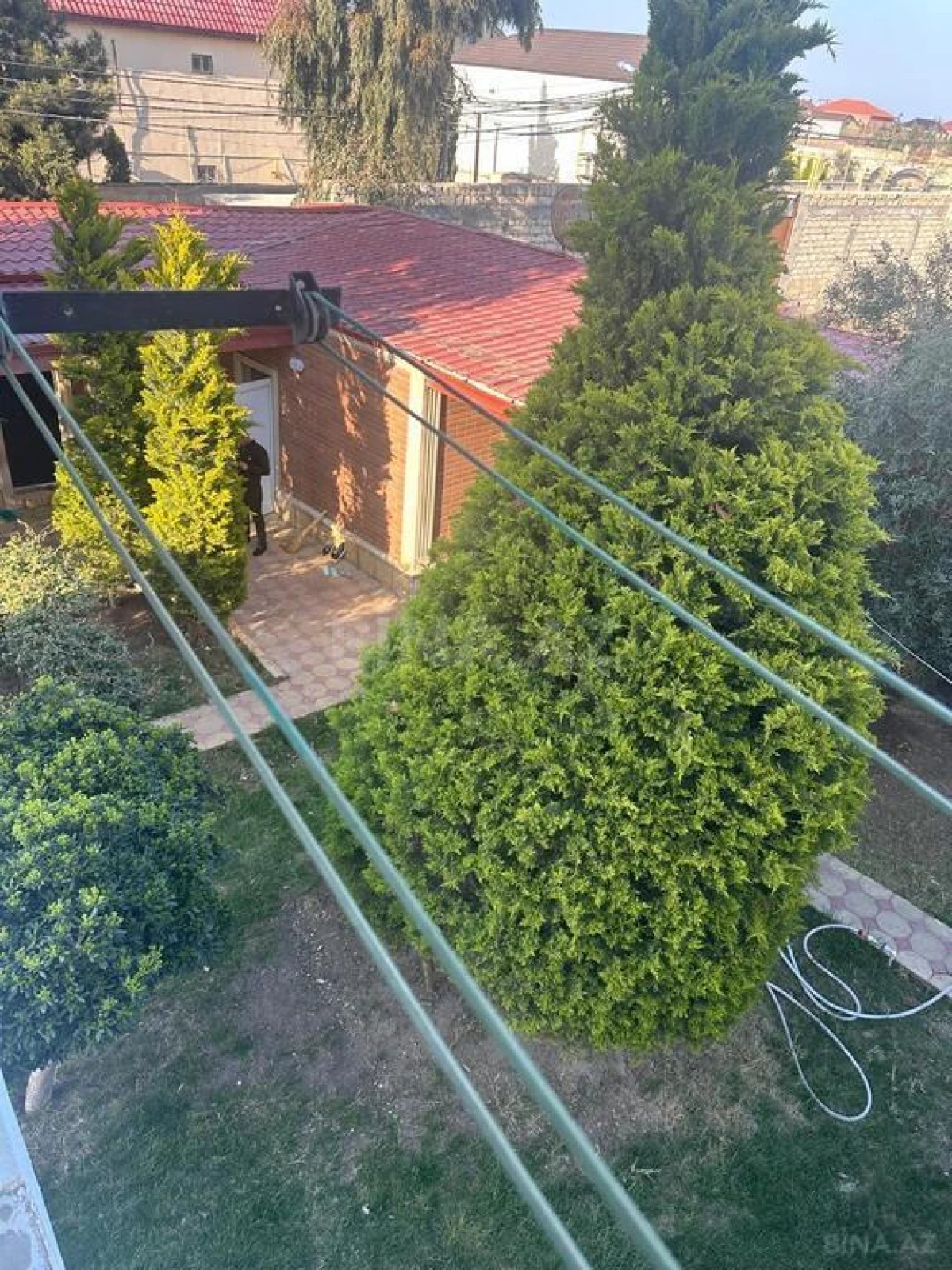 Satılır 8 otaqlı həyət evi 400 m²