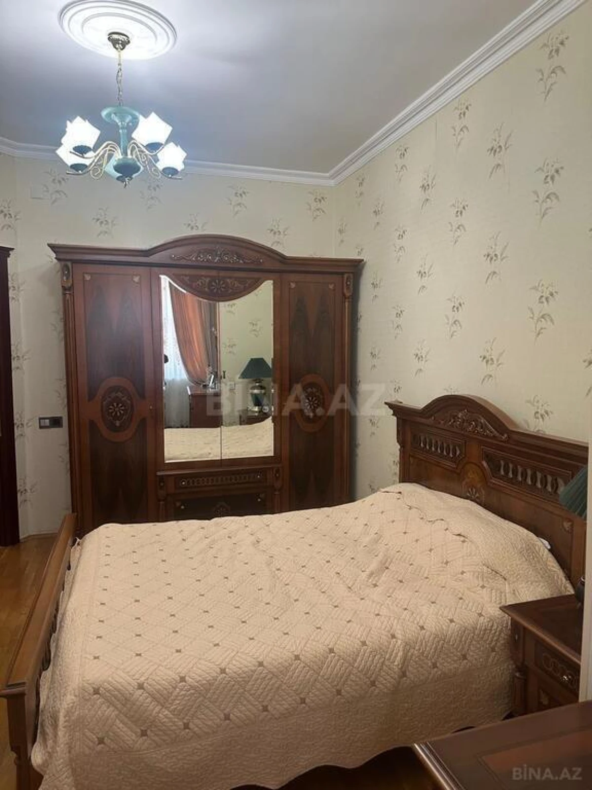 Satılır 8 otaqlı həyət evi 400 m²