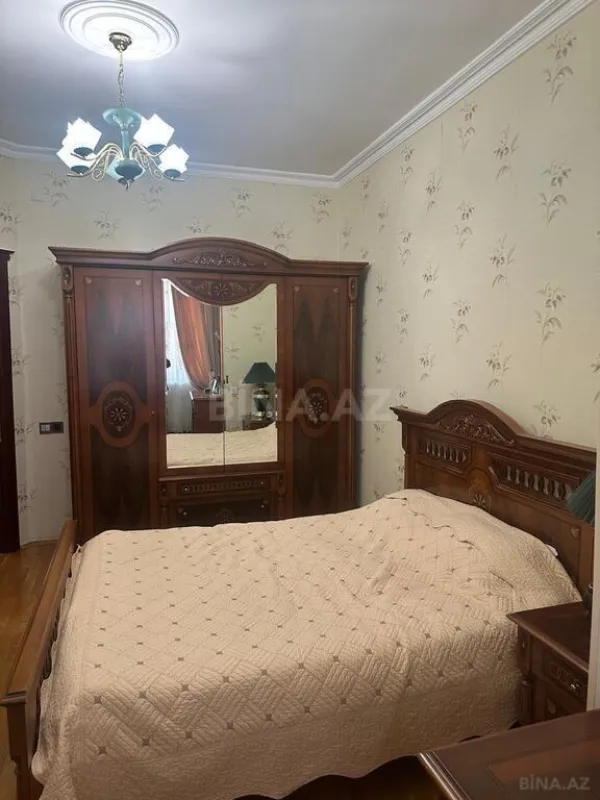 Satılır 8 otaqlı həyət evi 400 m²