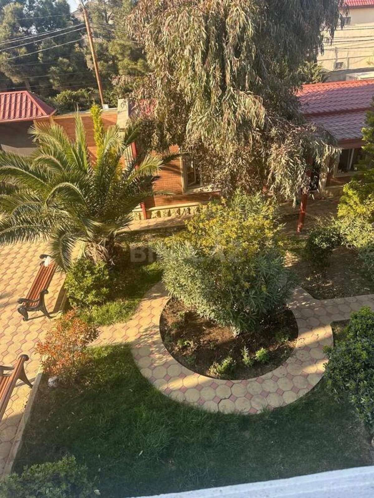 Satılır 8 otaqlı həyət evi 400 m²