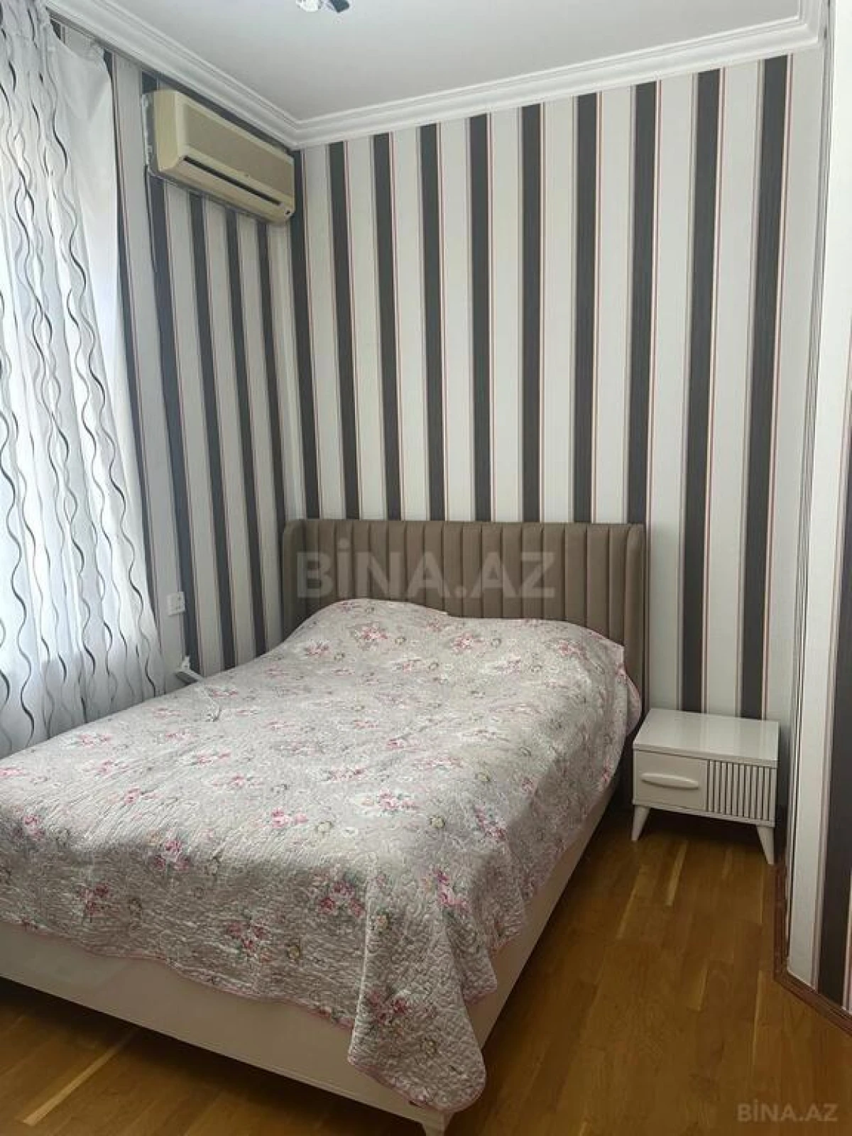 Satılır 8 otaqlı həyət evi 400 m²