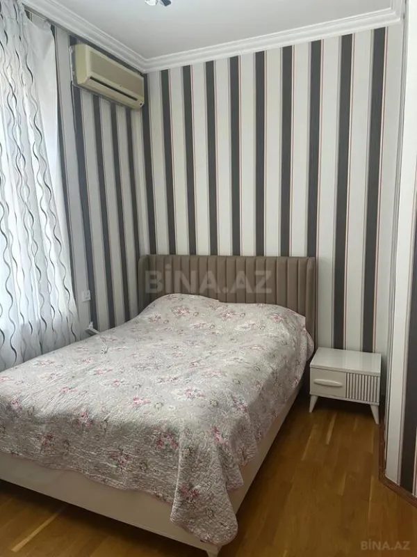 Satılır 8 otaqlı həyət evi 400 m²