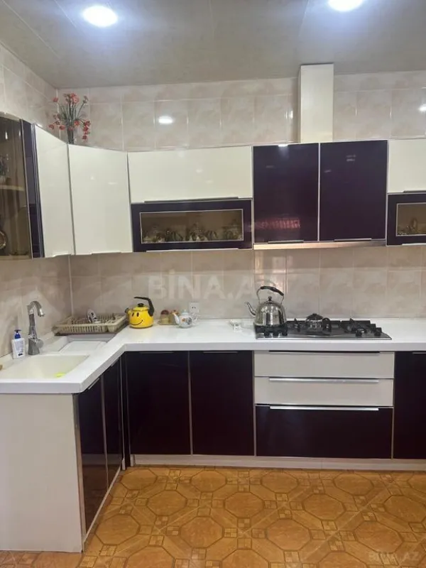 Satılır 8 otaqlı həyət evi 400 m²