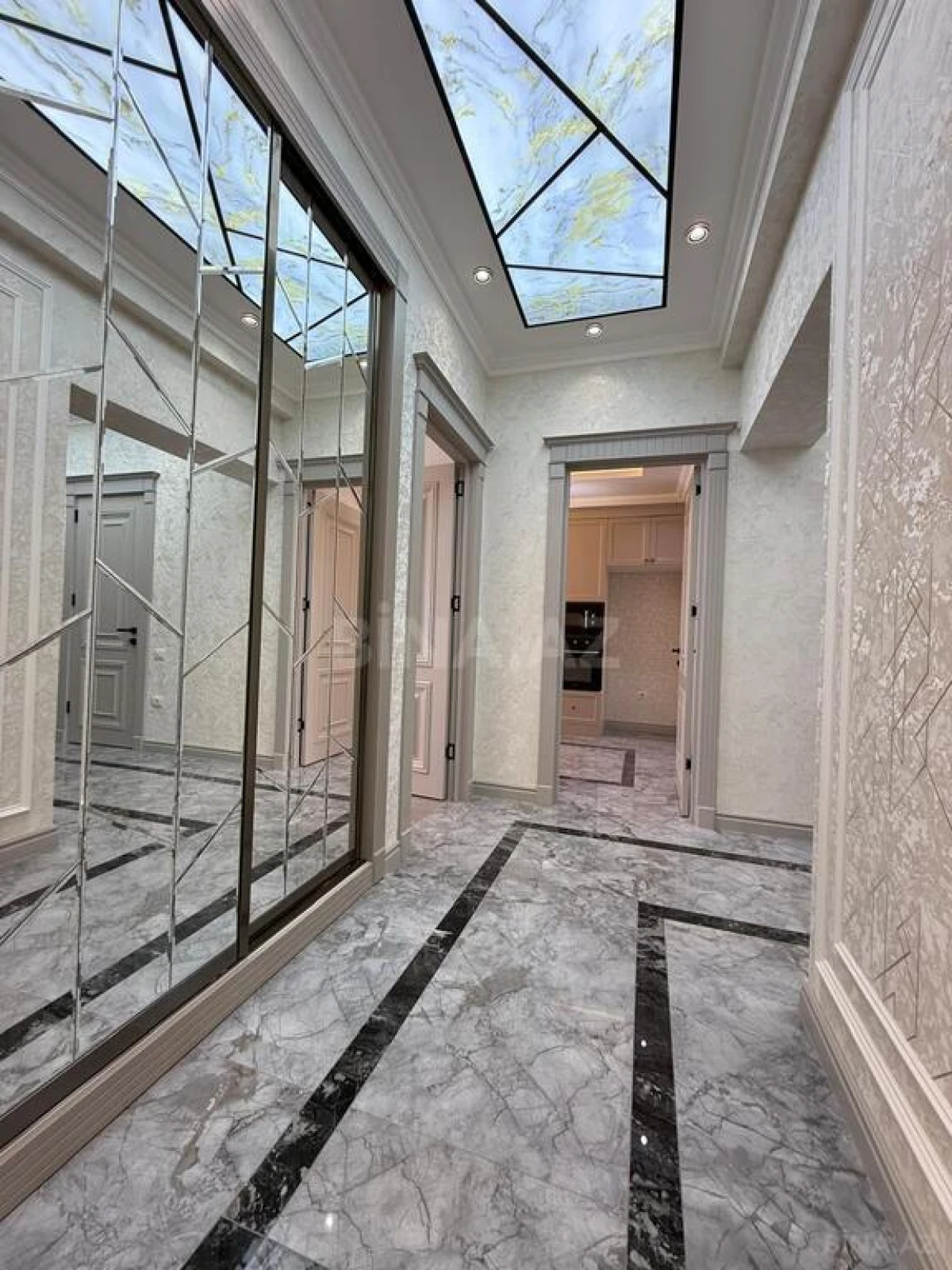 Satılır 2 otaqlı mənzil 95.1 m²