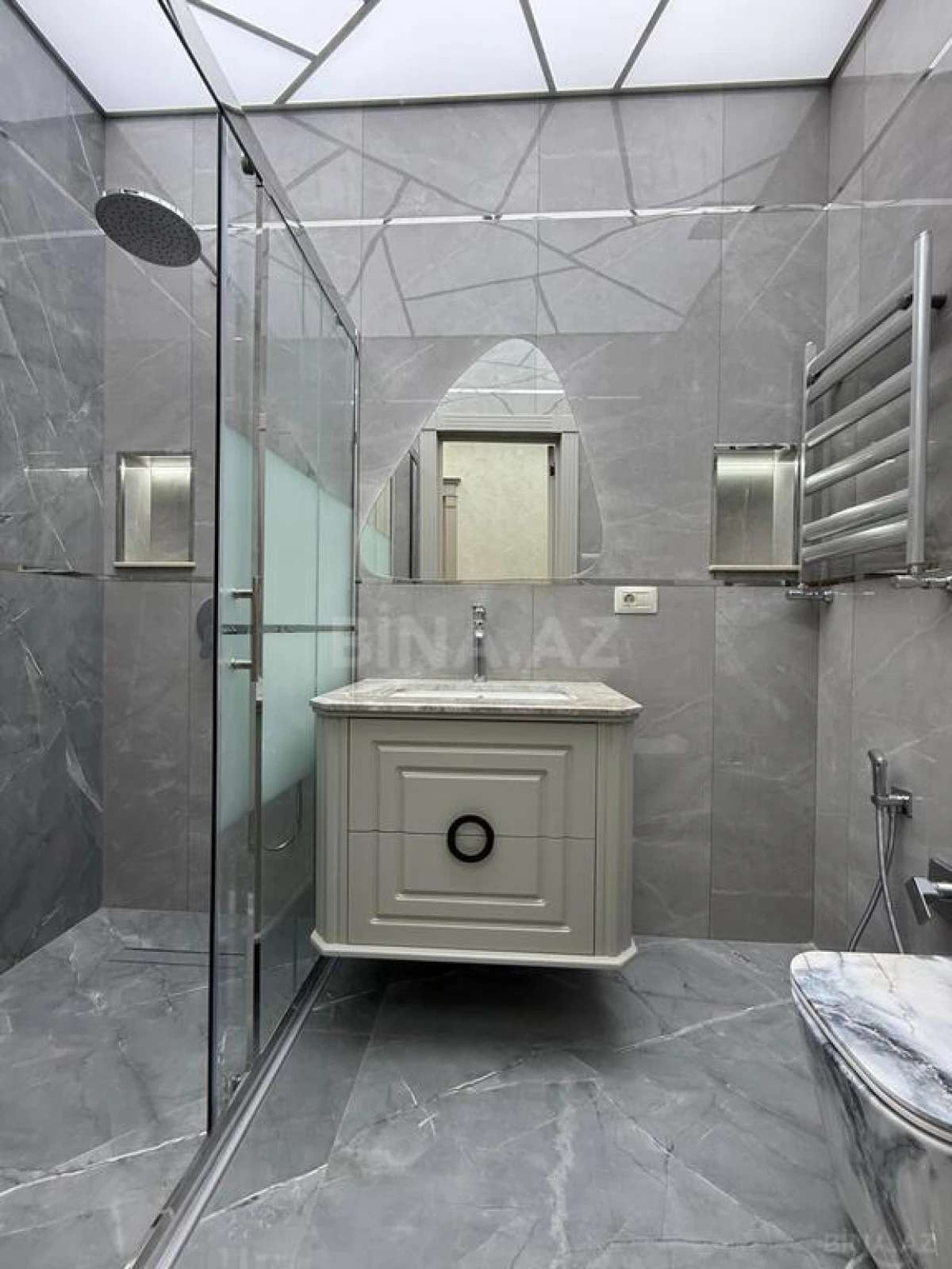 Satılır 2 otaqlı mənzil 95.1 m²