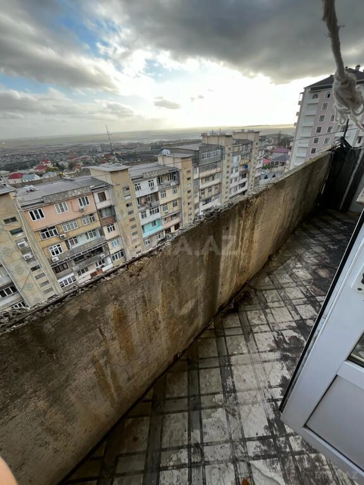 Satılır 3 otaqlı mənzil 98 m²