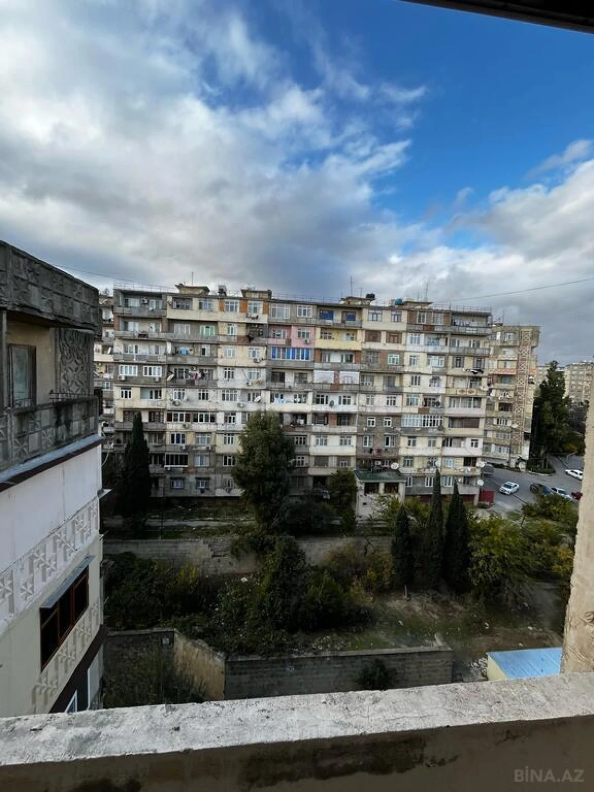 Satılır 3 otaqlı mənzil 98 m²