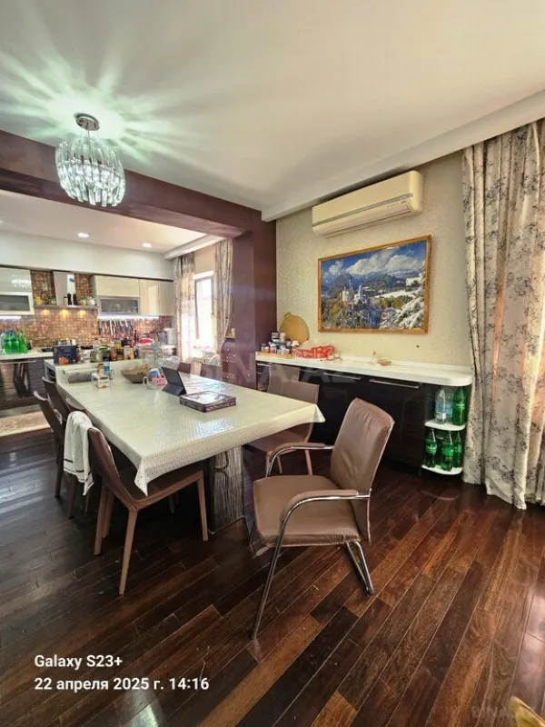 Satılır 5 otaqlı həyət evi 550 m²