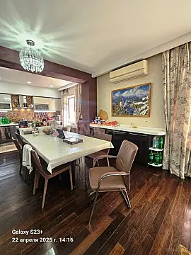 Satılır 5 otaqlı həyət evi 550 m²