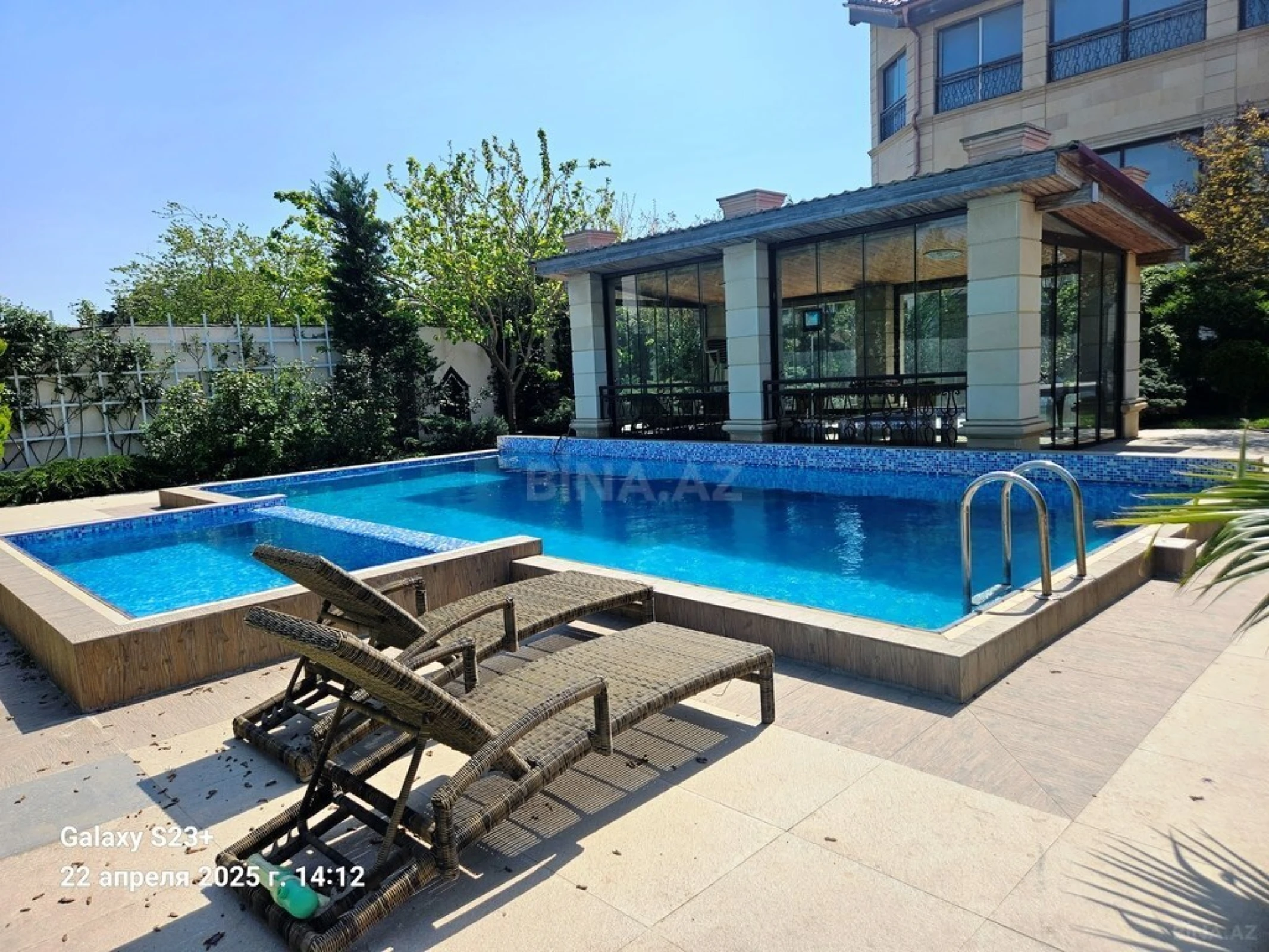 Satılır 5 otaqlı həyət evi 550 m²