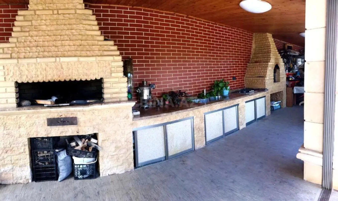 Satılır 5 otaqlı həyət evi 550 m²