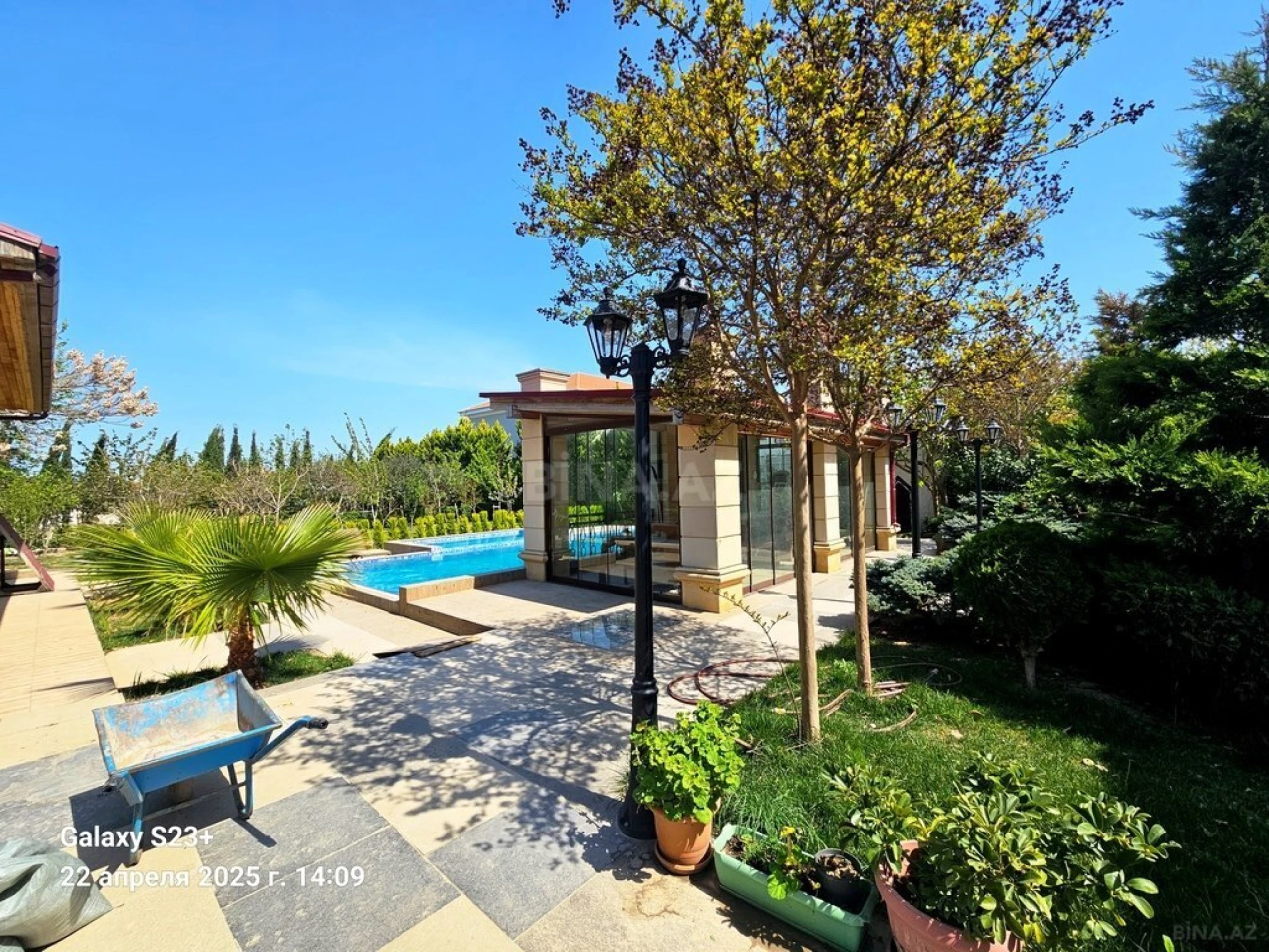 Satılır 5 otaqlı həyət evi 550 m²