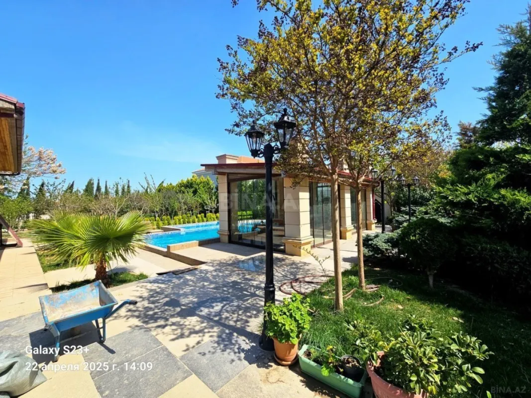 Satılır 5 otaqlı həyət evi 550 m²