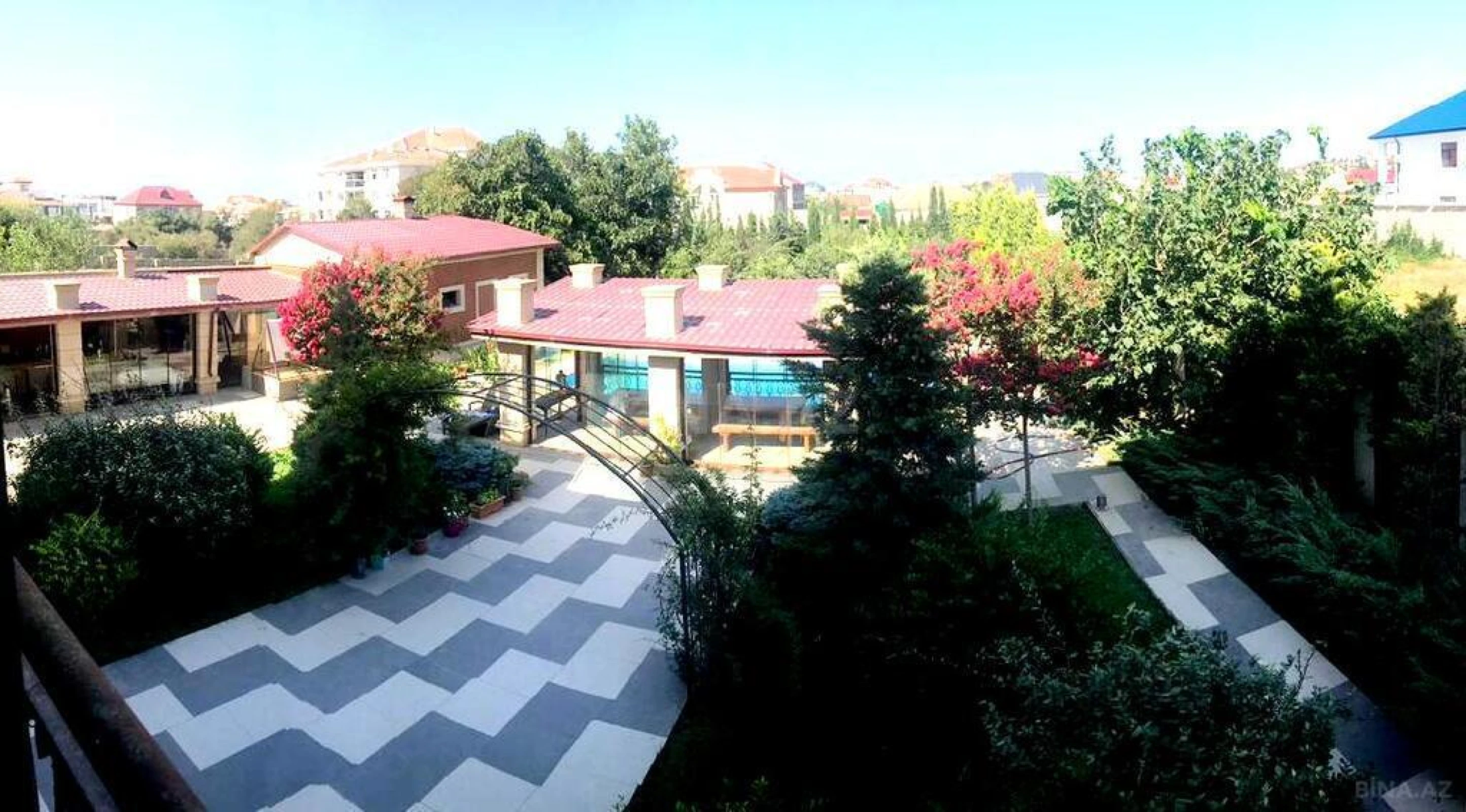 Satılır 5 otaqlı həyət evi 550 m²