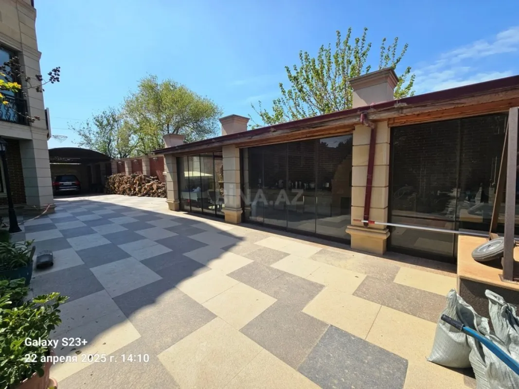 Satılır 5 otaqlı həyət evi 550 m²