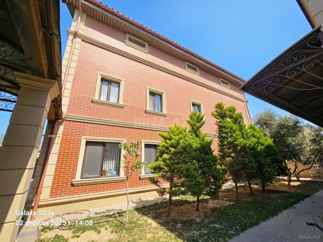 Satılır 5 otaqlı həyət evi 550 m²