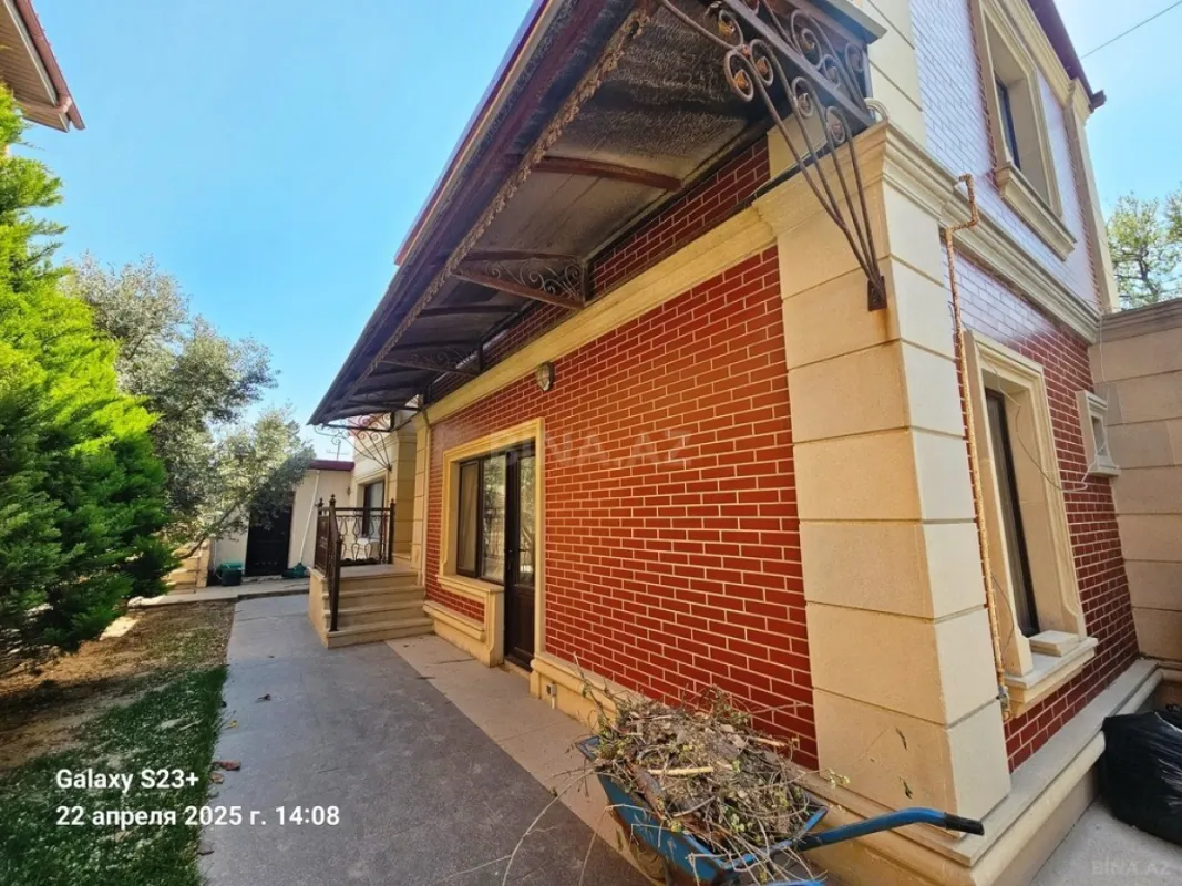 Satılır 5 otaqlı həyət evi 550 m²