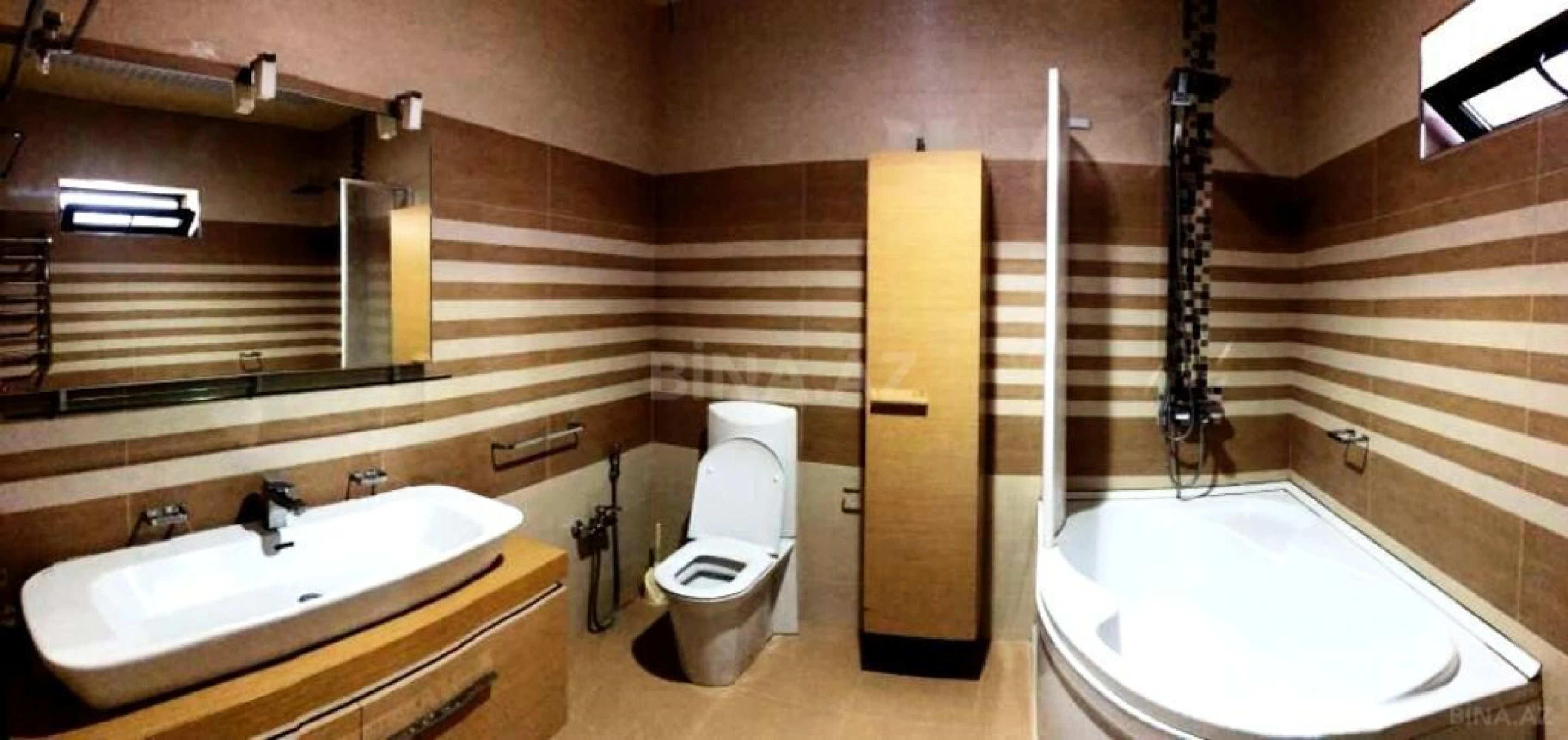 Satılır 5 otaqlı həyət evi 550 m²