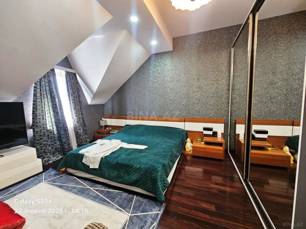 Satılır 5 otaqlı həyət evi 550 m²