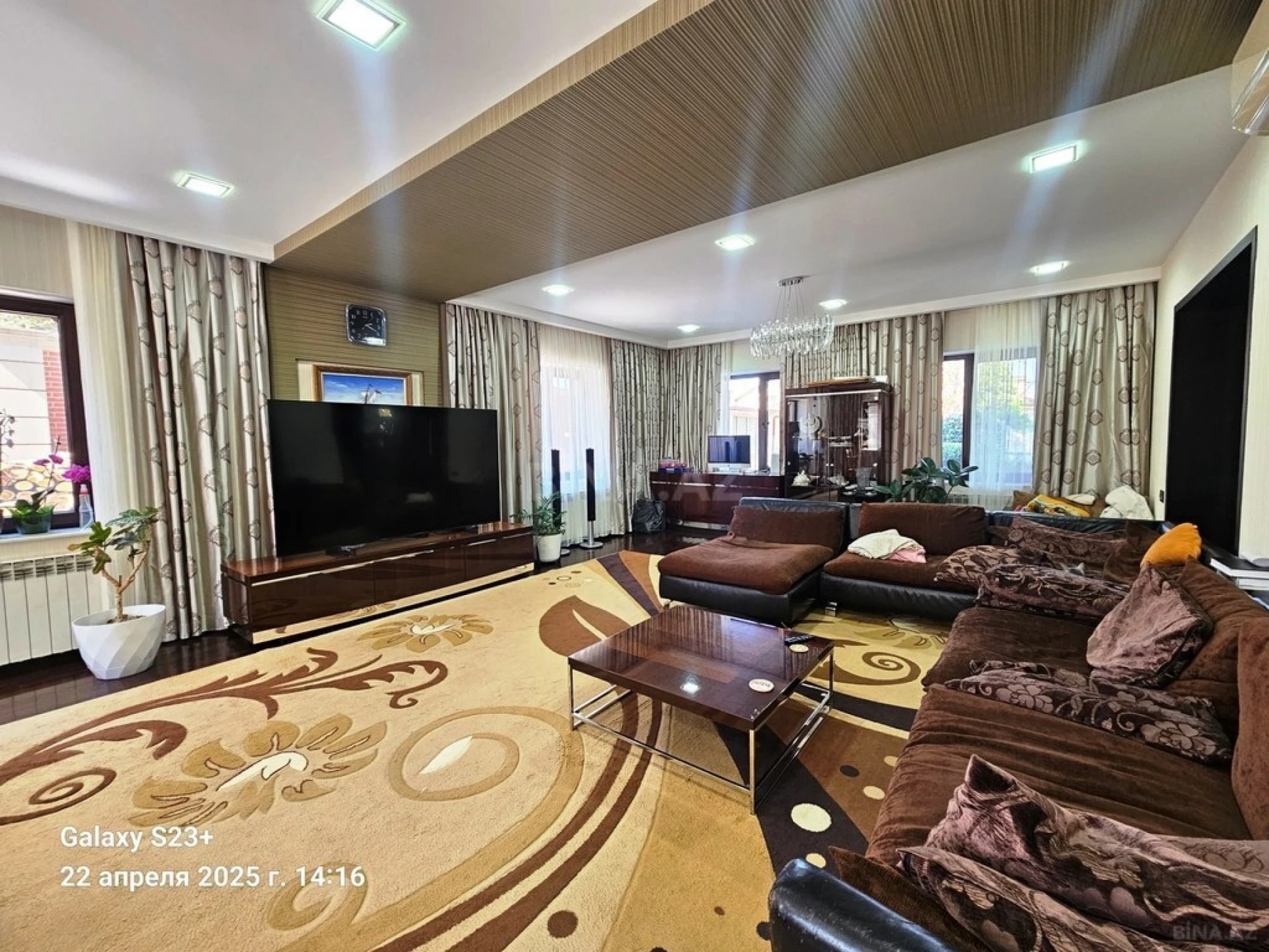 Satılır 5 otaqlı həyət evi 550 m²