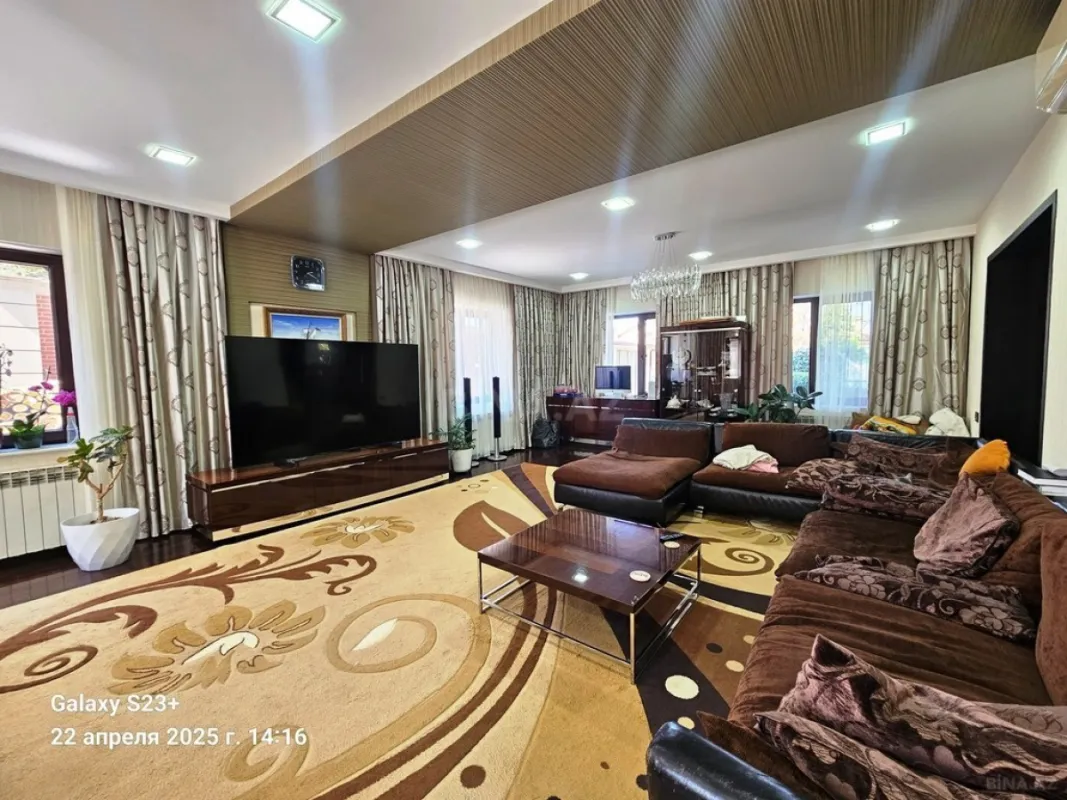 Satılır 5 otaqlı həyət evi 550 m²