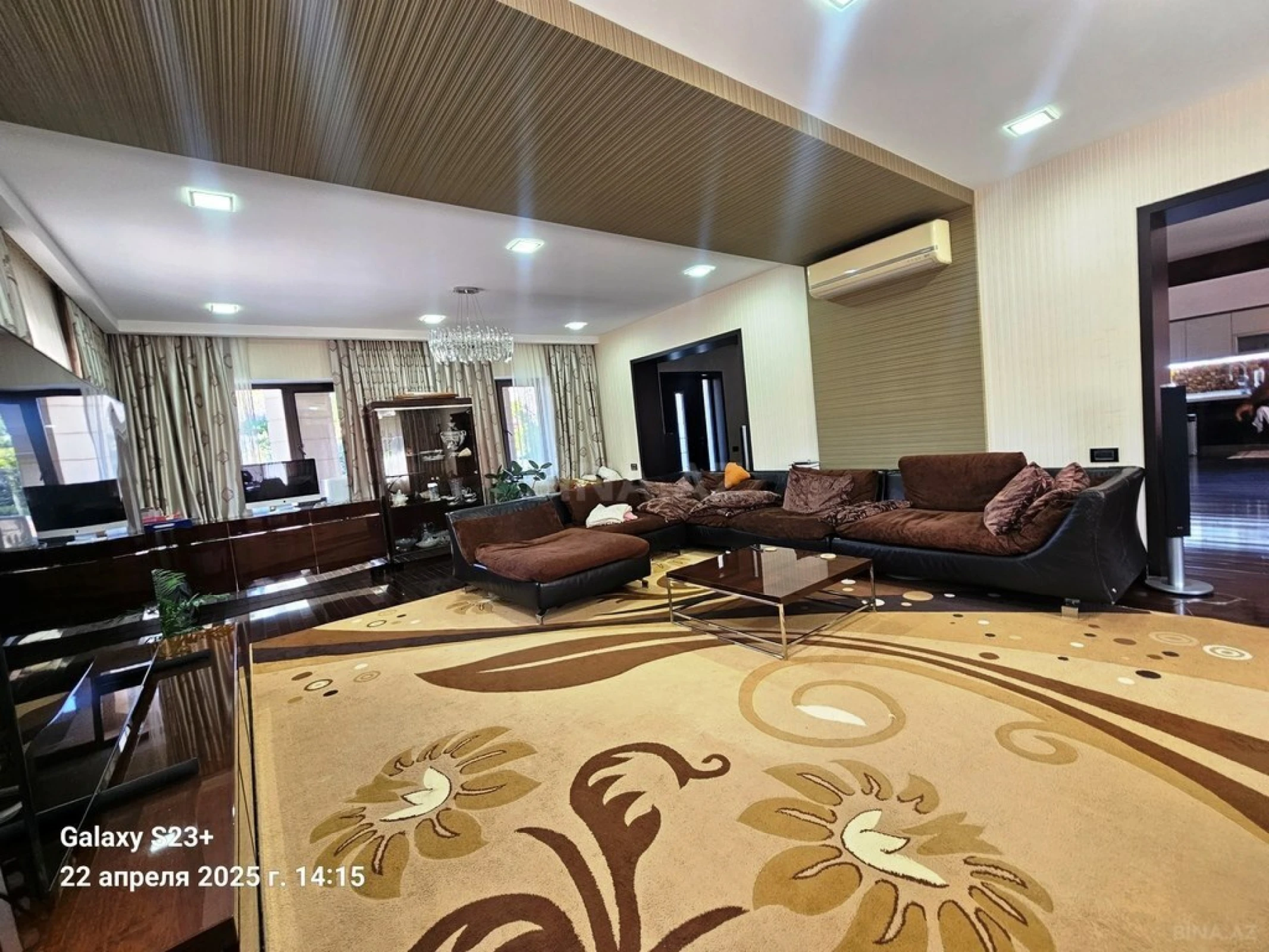 Satılır 5 otaqlı həyət evi 550 m²